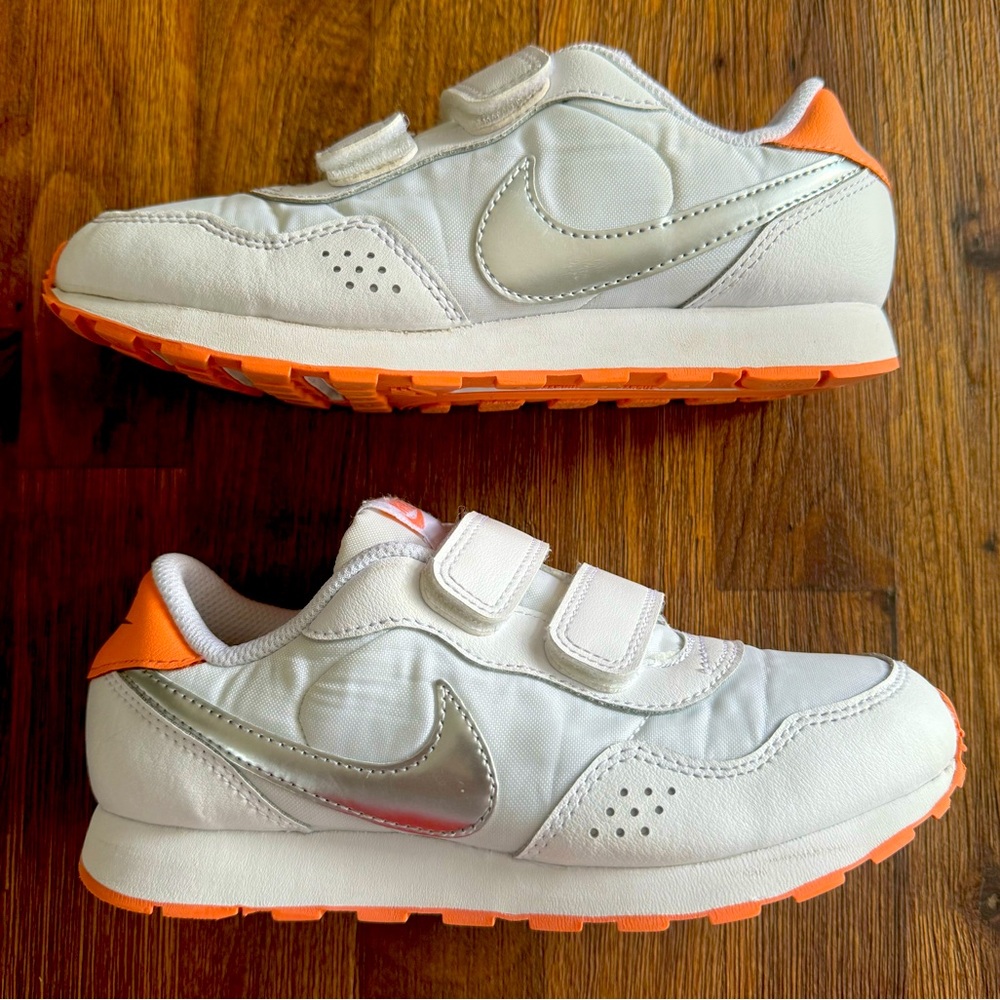 Kids unisex Nike MD Valiant size 2Y